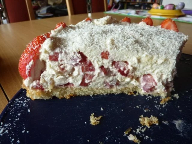 Rezept: Torten: Erdbeertorte mit Schmand Bild Nr. 6 Torten: Erdbeertorte mit Schmand - Rezept - Bild Nr. 6