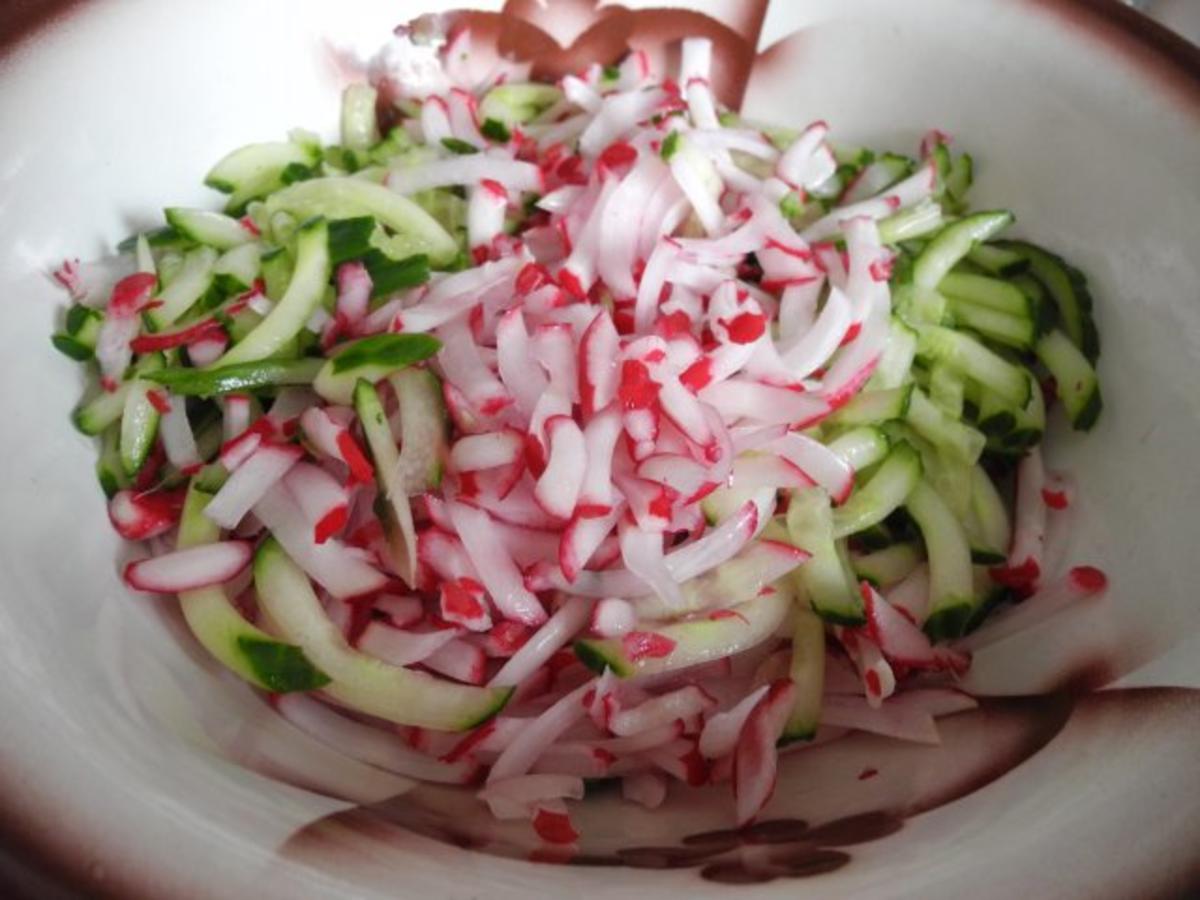 Salat : Nudel - Salat auf dem Teller angerichtet - Rezept - Bild Nr. 4