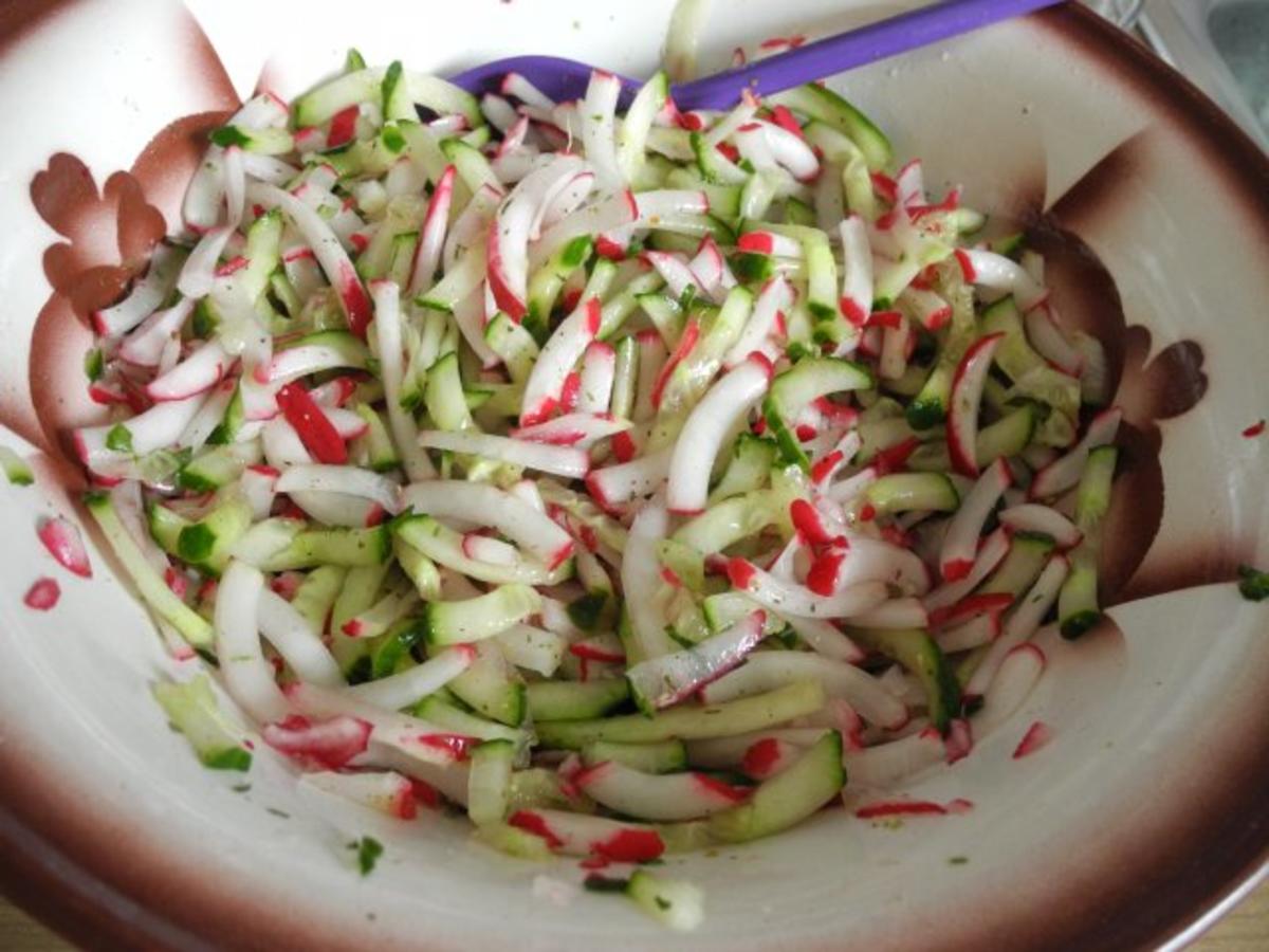 Salat : Nudel - Salat auf dem Teller angerichtet - Rezept - Bild Nr. 5