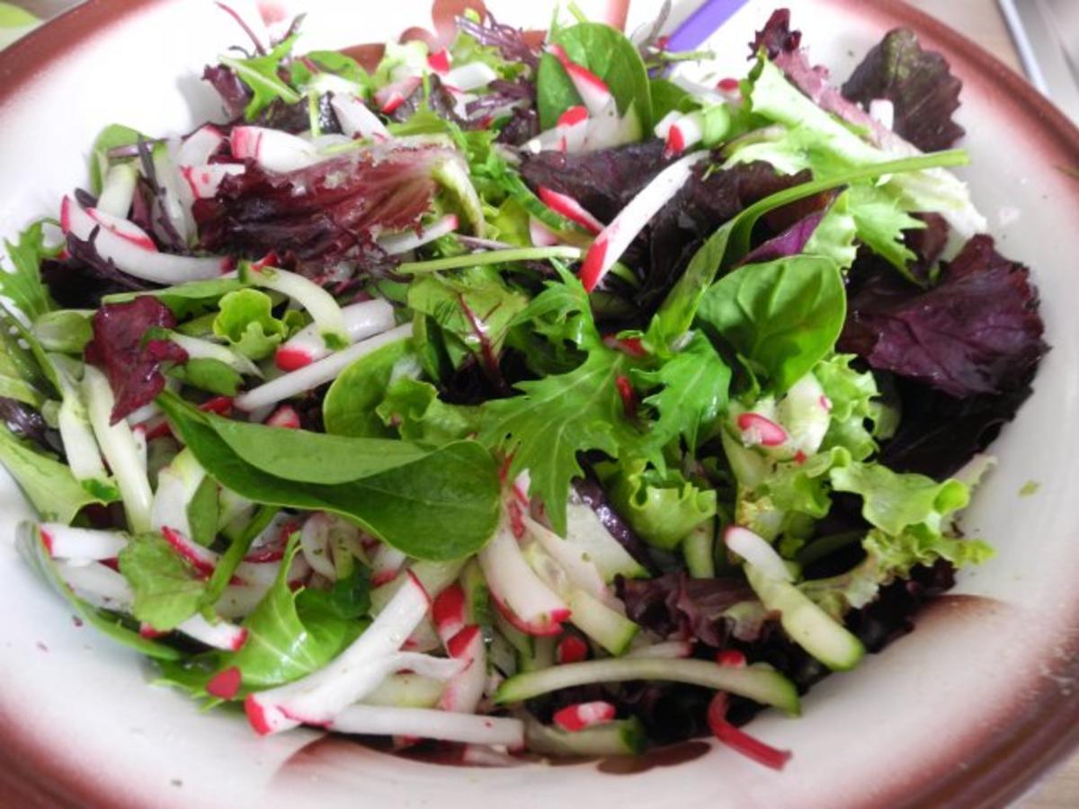 Salat : Nudel - Salat auf dem Teller angerichtet - Rezept - Bild Nr. 6