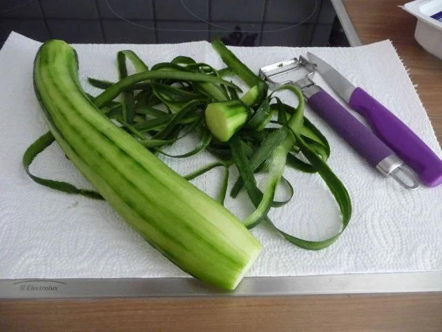 Salat : Nudel - Salat auf dem Teller angerichtet - Rezept - Bild Nr. 3