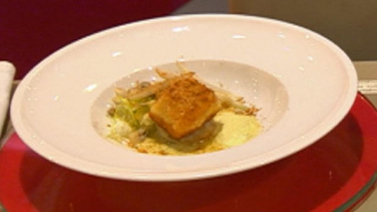 Stockfisch mit Topinambur-Endiviensalat, Sonnenblumenkernen & Lebkuchen
(Impro Promis) - Rezept von Grill den Henssler