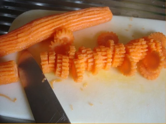 Rezept: Möhren-Zucchini-Blüten-Eintopf Bild Nr. 6 Möhren-Zucchini-Blüten-Eintopf - Rezept - Bild Nr. 6