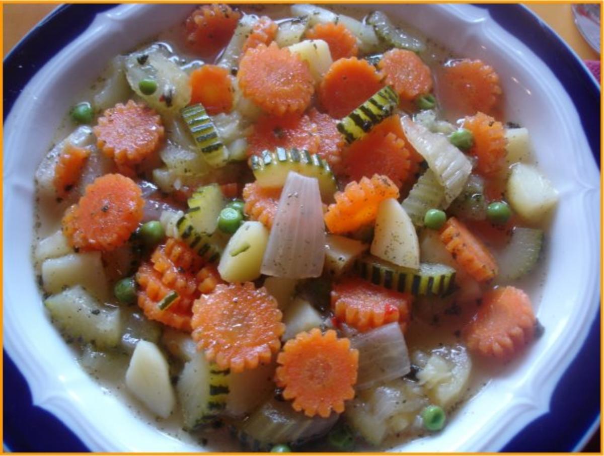 Möhren-Zucchini-Blüten-Eintopf - Rezept