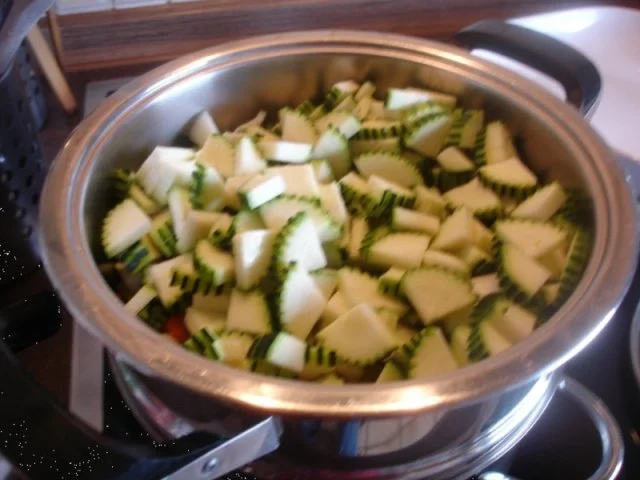 Rezept: Möhren-Zucchini-Blüten-Eintopf Bild Nr. 13 Möhren-Zucchini-Blüten-Eintopf - Rezept - Bild Nr. 13