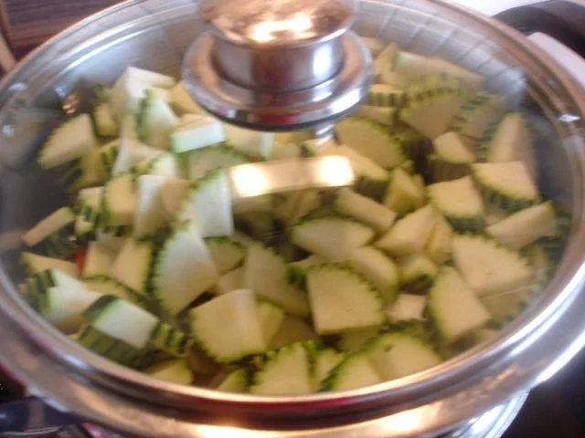 Rezept: Möhren-Zucchini-Blüten-Eintopf Bild Nr. 14 Möhren-Zucchini-Blüten-Eintopf - Rezept - Bild Nr. 14