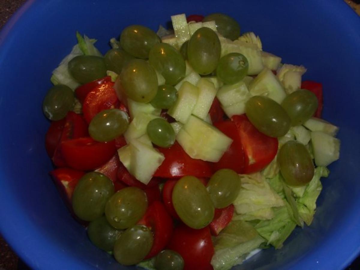 Gemischter Salat mit Weintrauben - Rezept - Bild Nr. 3