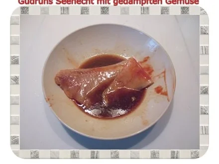 Rezept: Fisch: Seehecht mit gedämpften Gemüse und Tomatensoße Bild Nr. 4 Fisch: Seehecht mit gedämpften Gemüse und Tomatensoße - Rezept - Bild Nr. 4