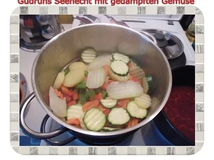 Rezept: Fisch: Seehecht mit gedämpften Gemüse und Tomatensoße Bild Nr. 8 Fisch: Seehecht mit gedämpften Gemüse und Tomatensoße - Rezept - Bild Nr. 8