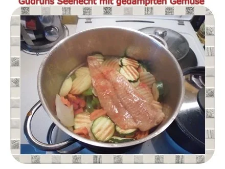 Rezept: Fisch: Seehecht mit gedämpften Gemüse und Tomatensoße Bild Nr. 10 Fisch: Seehecht mit gedämpften Gemüse und Tomatensoße - Rezept - Bild Nr. 10