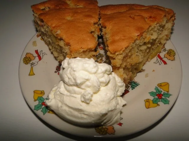 Rhabarberkuchen mit Eierlikörsahne - Rezept