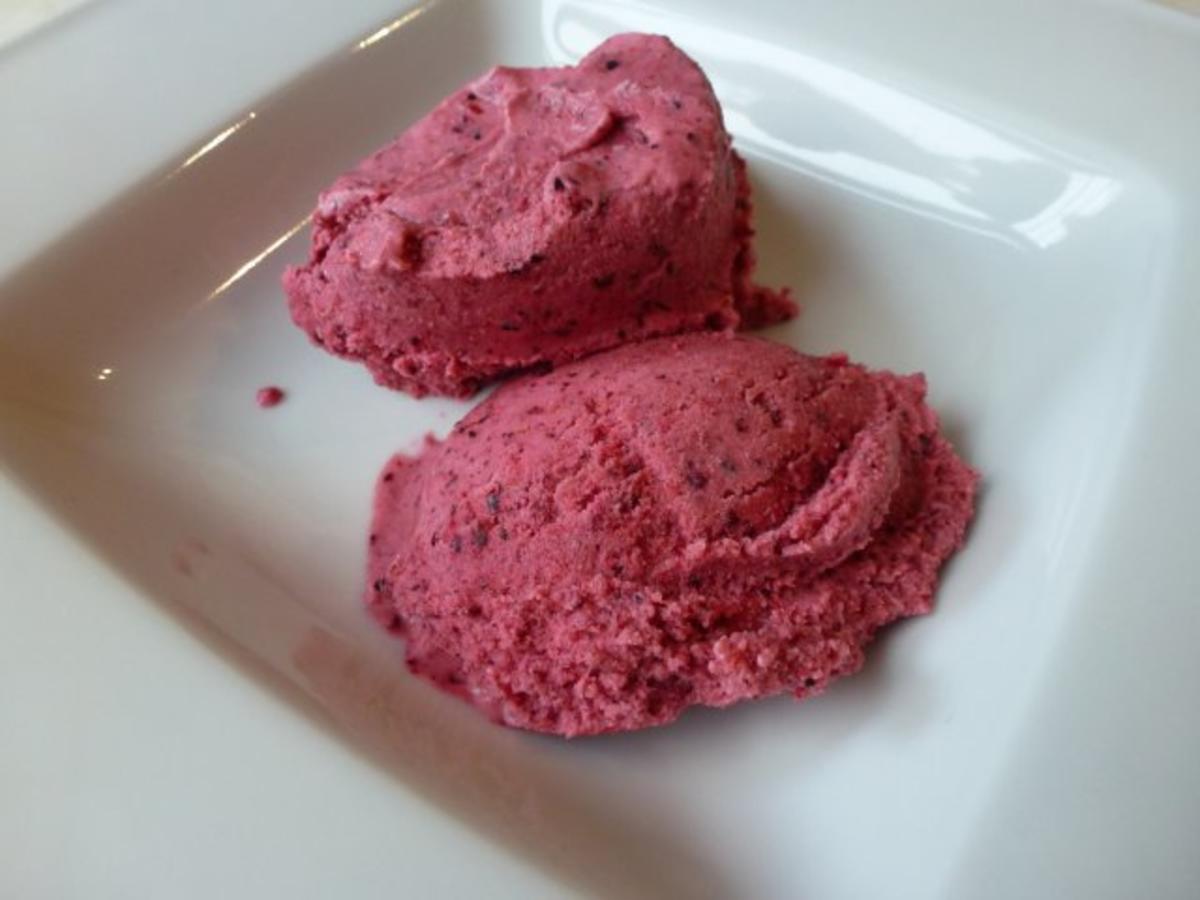 Waldbeeren-Eis - Rezept mit Bild - kochbar.de