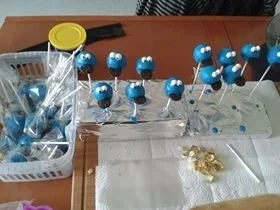 Cake Pops - Lemon Curd- im Krümelmonsterdesign - für Kinderfest - Rezept - Bild Nr. 8