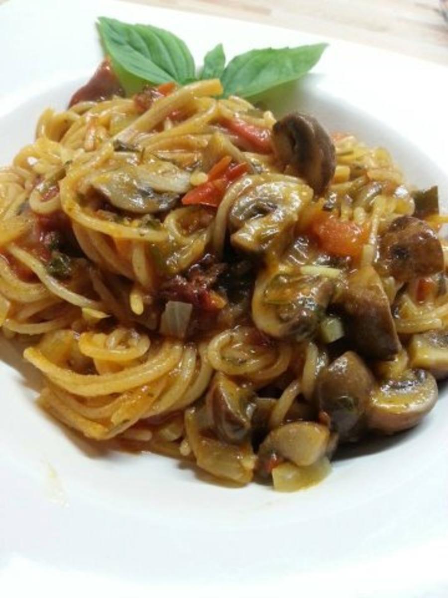 One-Pot-Pasta mit Champignons - Rezept mit Bild - kochbar.de