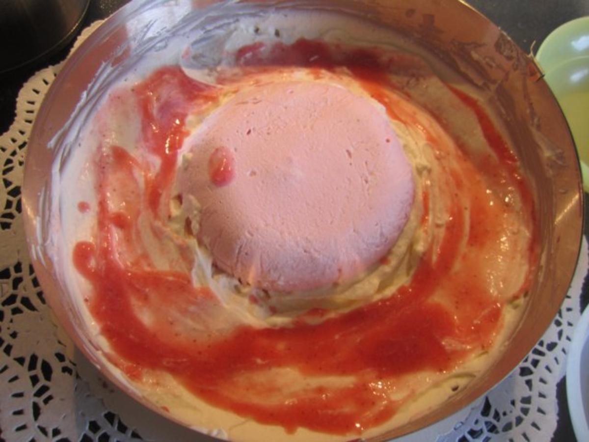Erdbeer- Überraschungs - Torte - Rezept - Bild Nr. 10