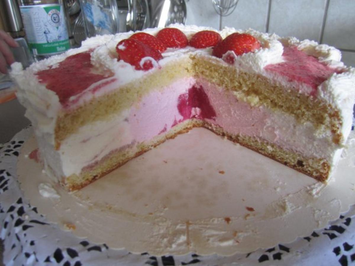 Erdbeer- Überraschungs - Torte - Rezept - Bild Nr. 14