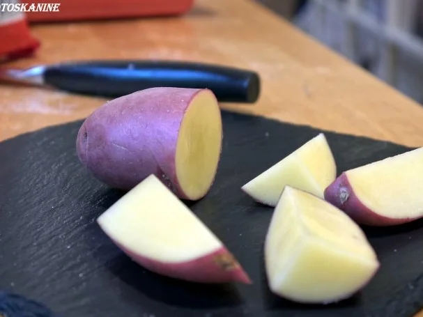 Scholle Finkenwerder Art, Minzgurken, Knusperkartoffeln - Rezept - Bild Nr. 2