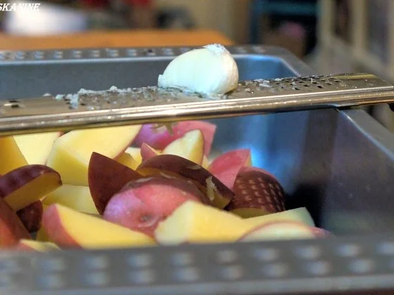 Scholle Finkenwerder Art, Minzgurken, Knusperkartoffeln - Rezept - Bild Nr. 3