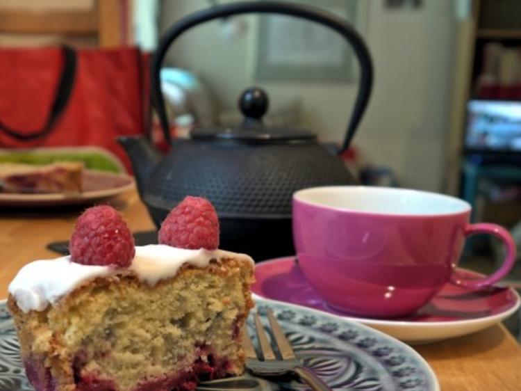 Créme Fraiche Kuchen mit Himbeeren - einfach - 278 kcal/100g