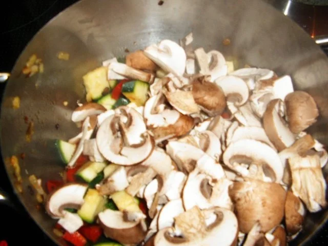 Rezept: Tortellini-Gemüse -Pfanne Bild Nr. 7 Tortellini-Gemüse -Pfanne - Rezept - Bild Nr. 7