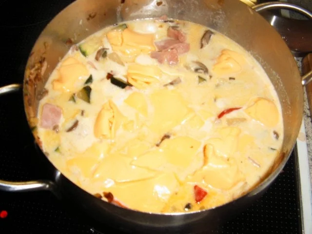 Rezept: Tortellini-Gemüse -Pfanne Bild Nr. 9 Tortellini-Gemüse -Pfanne - Rezept - Bild Nr. 9