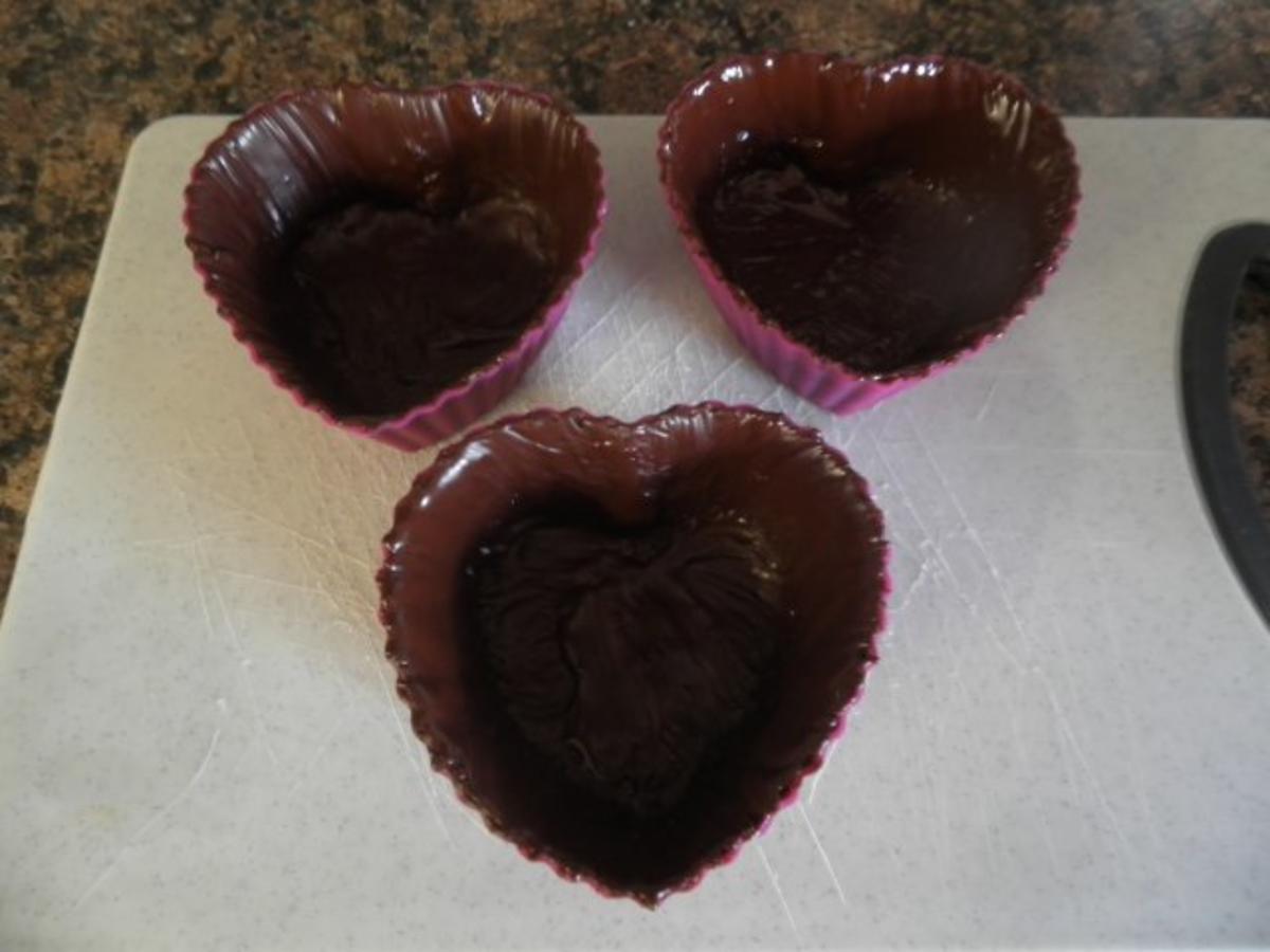 Schokoladen - Herzen mit Himbeer - Mousse - Füllung ... - Rezept - Bild Nr. 3