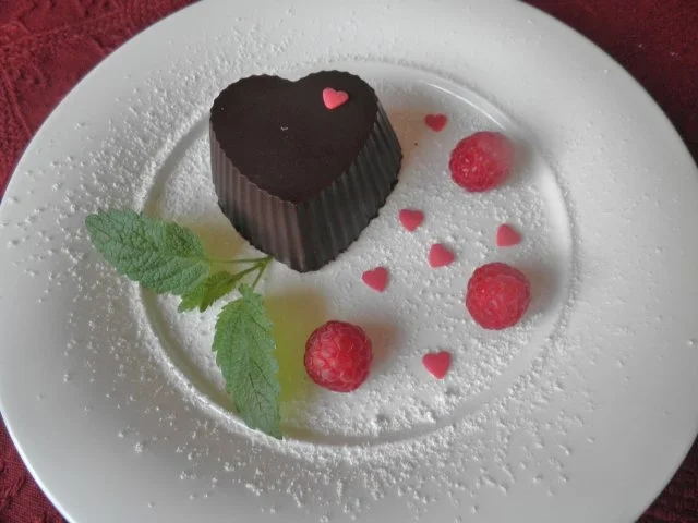 Rezept: Schokoladen - Herzen mit Himbeer - Mousse - Füllung ... Bild Nr. 2 Schokoladen - Herzen mit Himbeer - Mousse - Füllung ... - Rezept - Bild Nr. 2