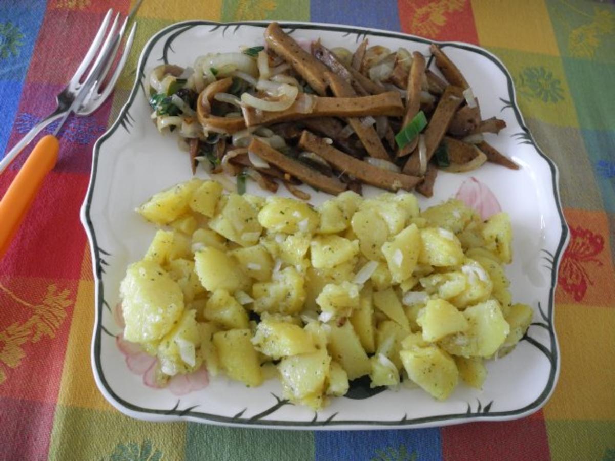 Bilder für Zwiebel - Seitan mit schwäbischem warmen Kartoffelsalat - Rezept