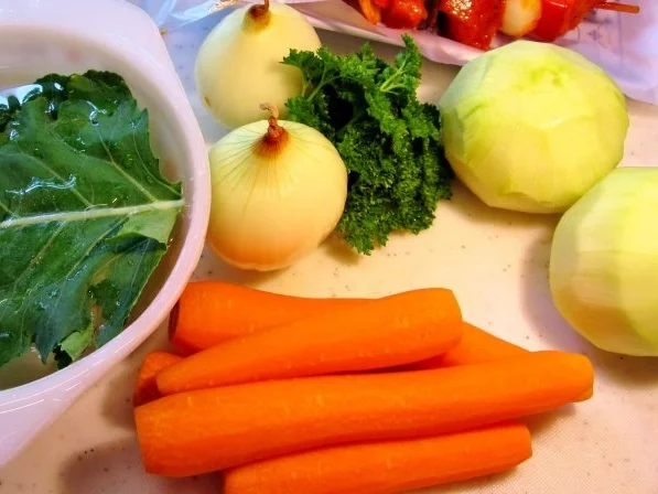 Rezept: Kohlrabi mit Karotten in Kräutersoße Kohlrabi mit Karotten in Kräutersoße - Rezept