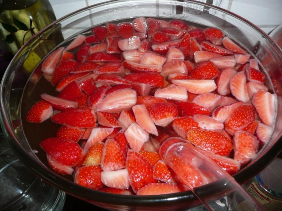 Erdbeer - Bowle - Rezept mit Bild - kochbar.de