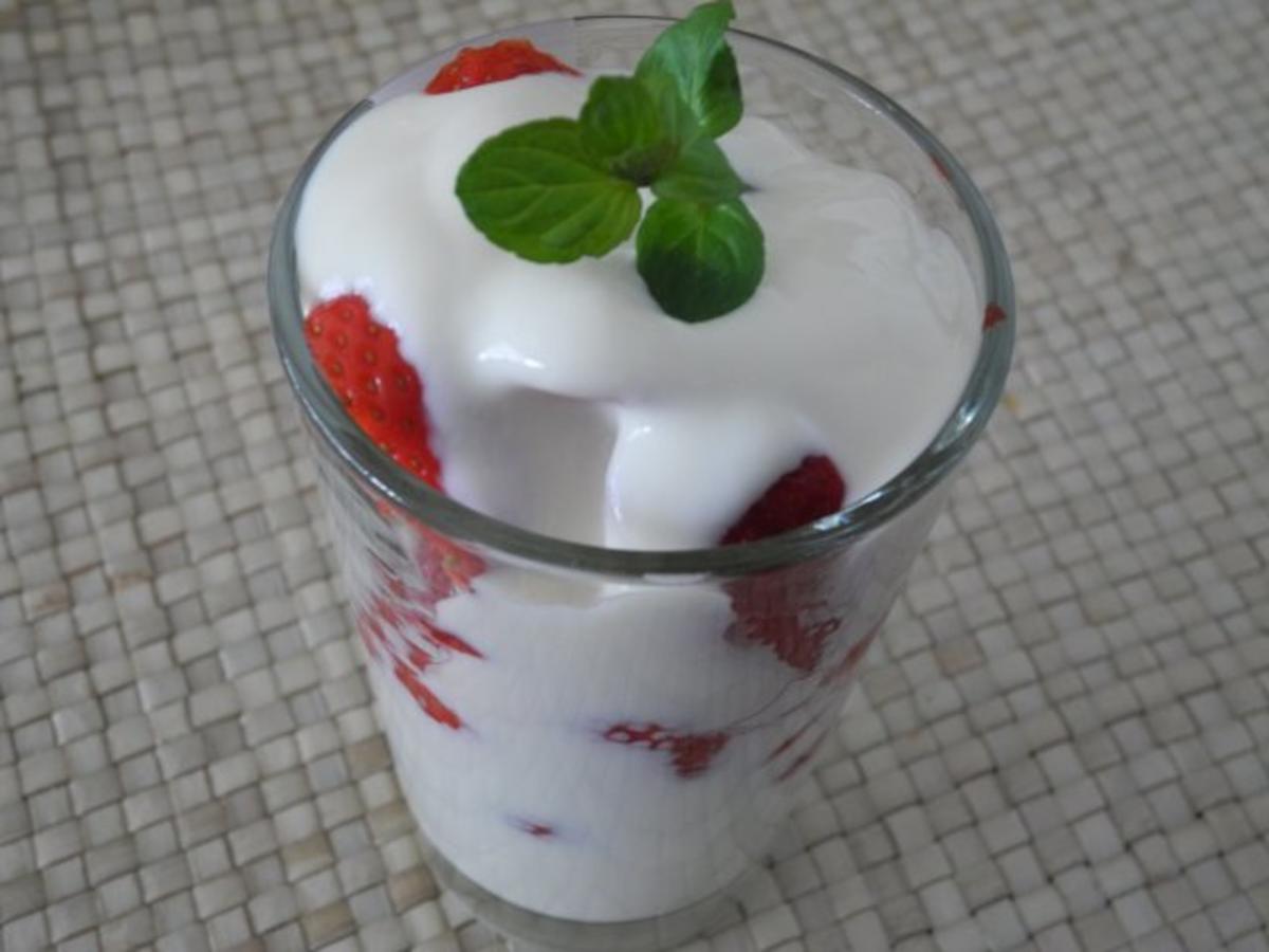 Dessert : Joghurt mit frischen Erdbeeren - Rezept - Bild Nr. 2