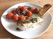 Rezept: Basilikumhรคhnchen mit geschmolzenen Tomaten Basilikumhรคhnchen mit geschmolzenen Tomaten - Rezept