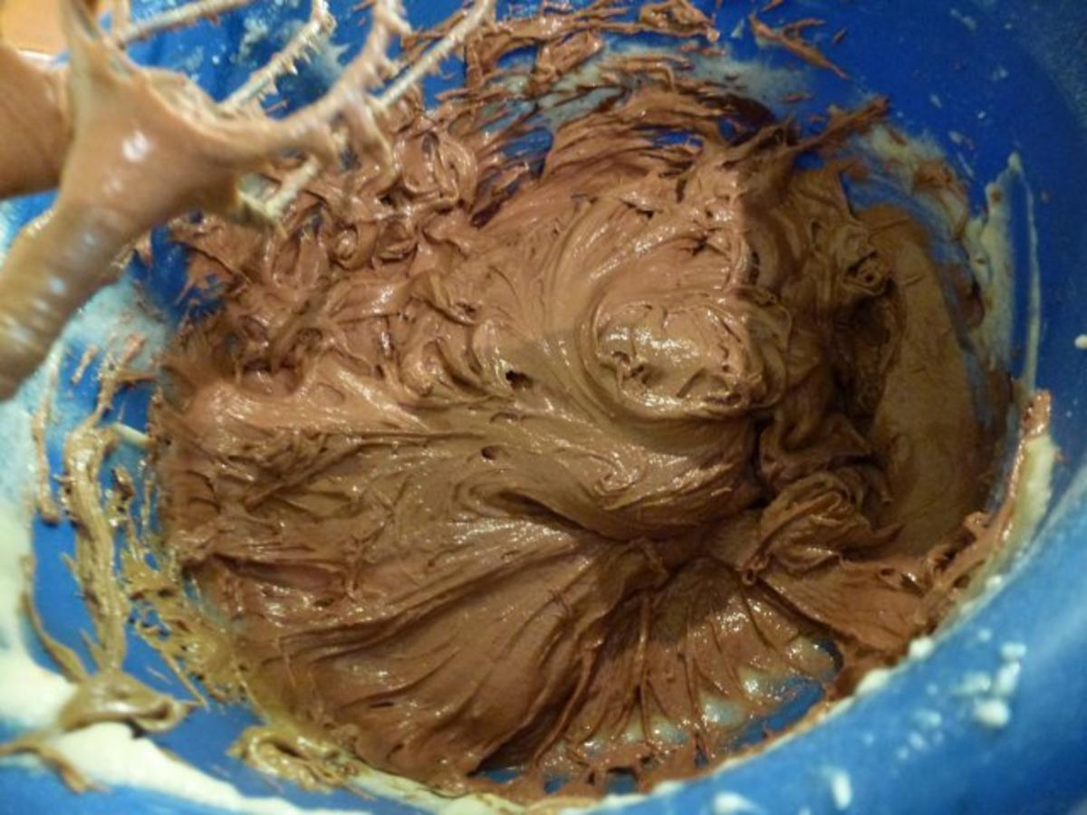 Gugelhupf mit Dreierlei Schokolade - Rezept - Bild Nr. 14