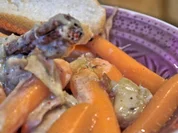 Huhn in Zimtsauce mit jungen Möhren - Rezept