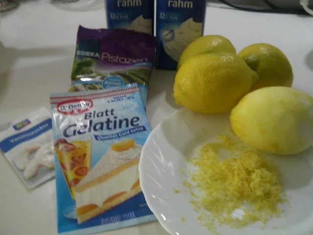 Rezept: "Wickeltorte" mit Zitronencreme Bild Nr. 9 "Wickeltorte" mit Zitronencreme - Rezept - Bild Nr. 9