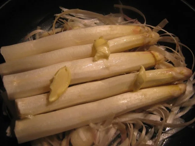 Spargel, im eigenen Saft geschmort - Rezept - Bild Nr. 2
