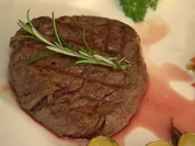 Kalbssteak mit Rosmarinkartoffeln (Angelina Heger) - Rezept