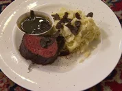 Chateaubriand an handgemachter Pasta serviert in Parmigiano  Reggiano (Daniela Michalski) - Rezept