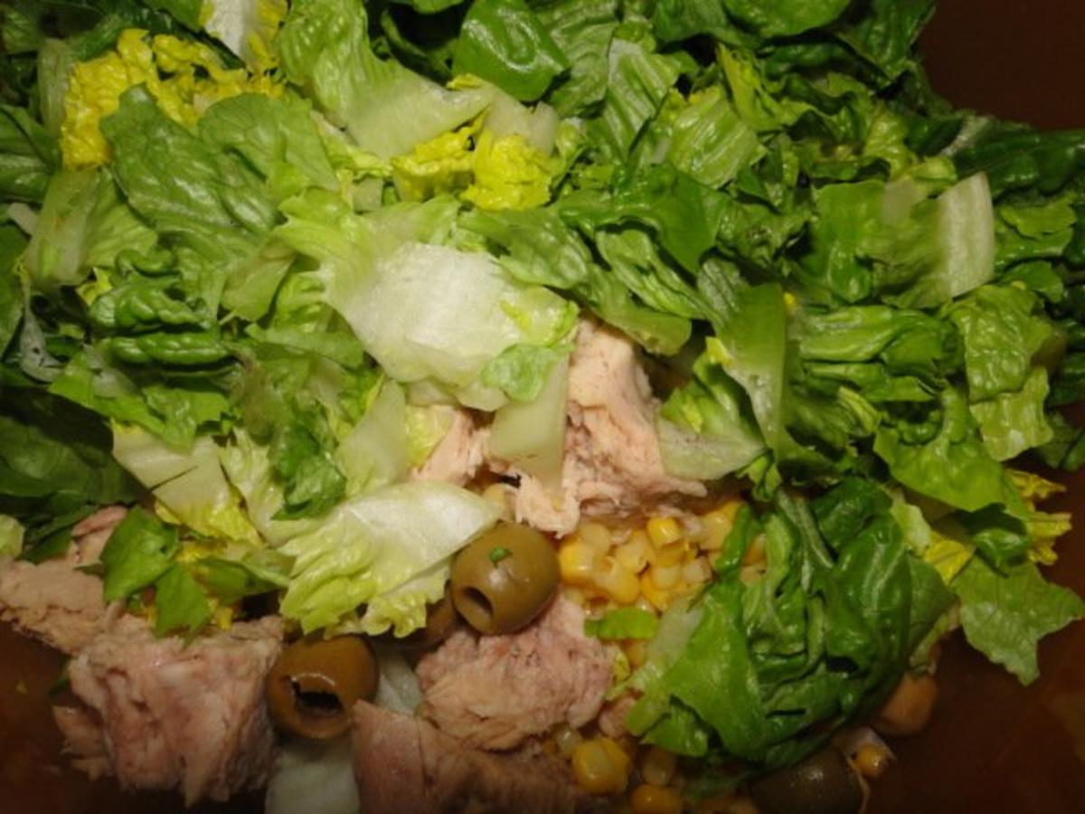 Schüssel mit gemischten Salat mit Köstlichkeiten für meine Kumpels, abends zum Song Contes - Rezept - Bild Nr. 3