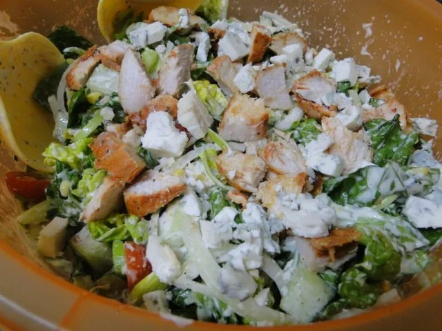 Schüssel mit gemischten Salat mit Köstlichkeiten für meine Kumpels, abends zum Song Contes - Rezept - Bild Nr. 7