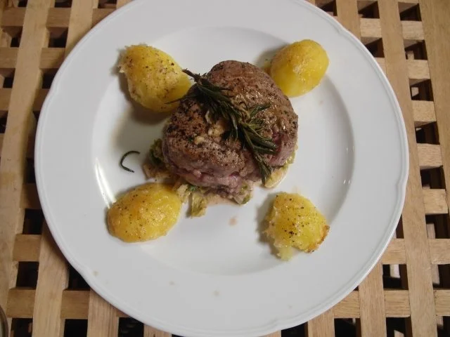 Rezept: Rinderfilet auf Wirsing und Parmesankartoffeln Rinderfilet auf Wirsing und Parmesankartoffeln - Rezept
