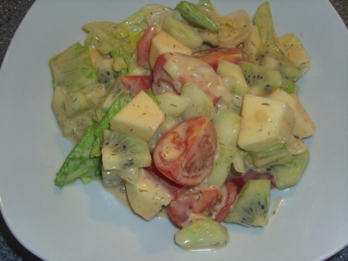 Gemischter Salat mit Apfel und Kiwi - Rezept