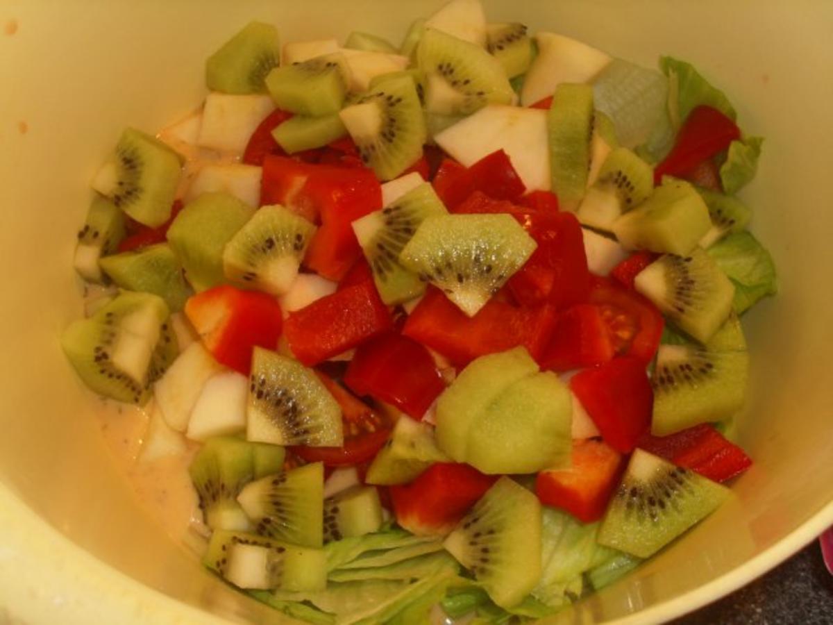 Gemischter Salat mit Apfel und Kiwi - Rezept - Bild Nr. 2