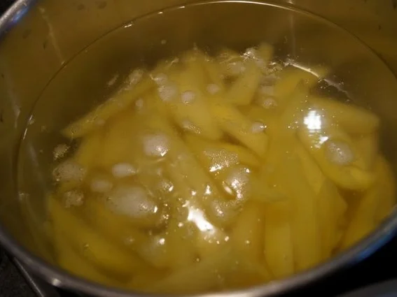 Pommes, home-made - Rezept - Bild Nr. 2