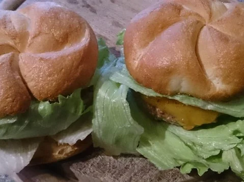 Rezept: Hexhex Burger Bild Nr. 2 Hexhex Burger - Rezept - Bild Nr. 2