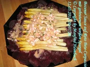 Gemüse – Bozener Sauce auf Rote Bete-Carpaccio mit gebratenem weißen Spargel - Rezept