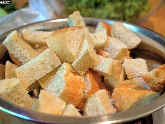 Rezept: lauwarme Panzanella mit grünem Spargel, Tomaten und Schafskäse Bild Nr. 4 lauwarme Panzanella mit grünem Spargel, Tomaten und Schafskäse - Rezept - Bild Nr. 4