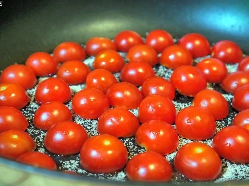 Rezept: lauwarme Panzanella mit grünem Spargel, Tomaten und Schafskäse Bild Nr. 8 lauwarme Panzanella mit grünem Spargel, Tomaten und Schafskäse - Rezept - Bild Nr. 8