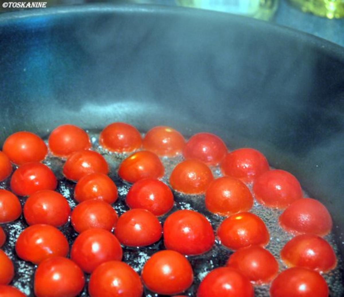 lauwarme Panzanella mit grünem Spargel, Tomaten und Schafskäse - Rezept - Bild Nr. 16