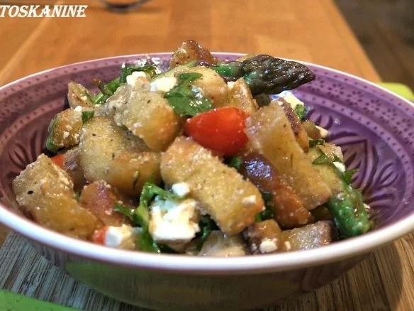 Rezept: lauwarme Panzanella mit grünem Spargel, Tomaten und Schafskäse Bild Nr. 21 lauwarme Panzanella mit grünem Spargel, Tomaten und Schafskäse - Rezept - Bild Nr. 21
